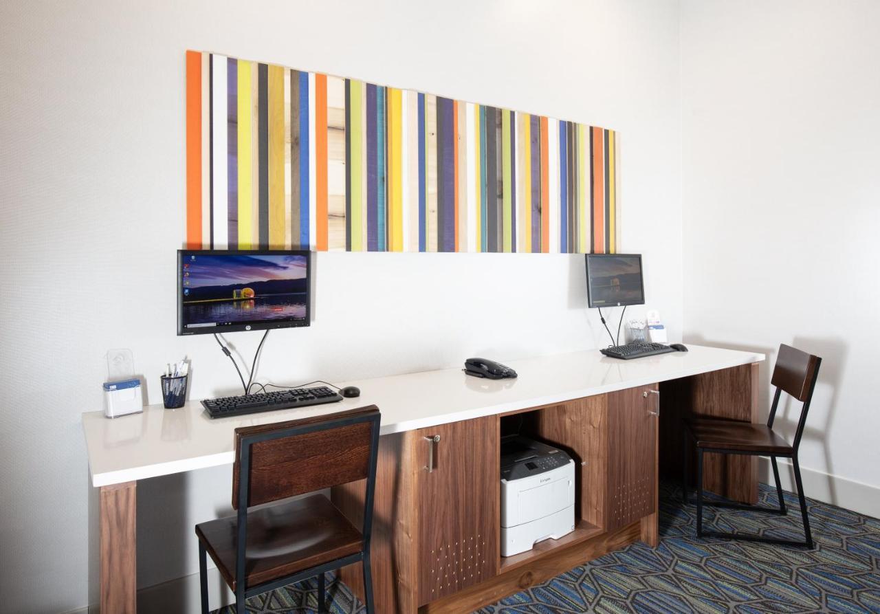 Holiday Inn Express Grande Prairie By Ihg Ngoại thất bức ảnh