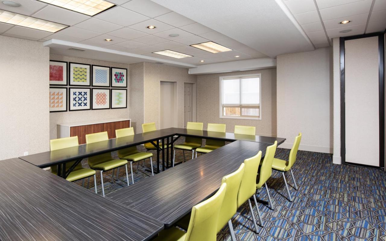 Holiday Inn Express Grande Prairie By Ihg Ngoại thất bức ảnh
