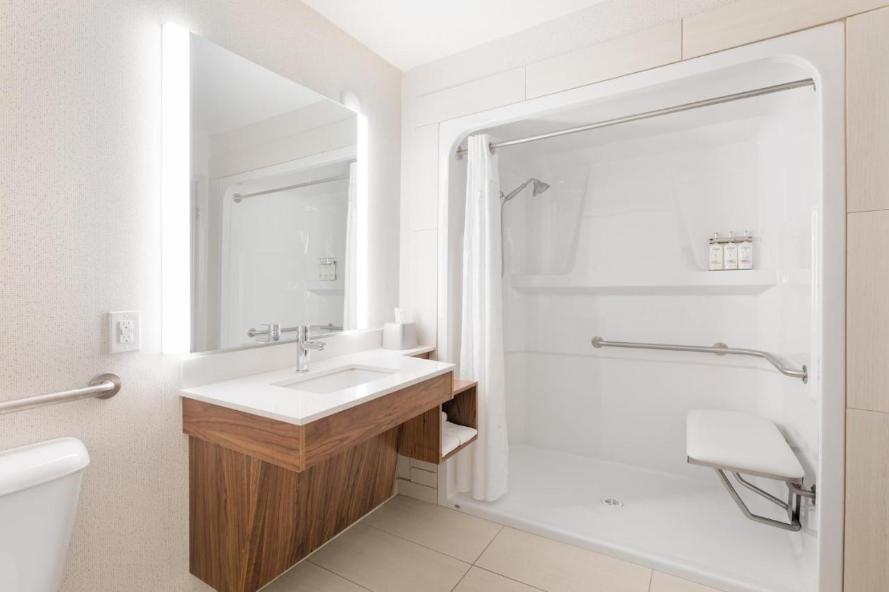 Holiday Inn Express Grande Prairie By Ihg Ngoại thất bức ảnh