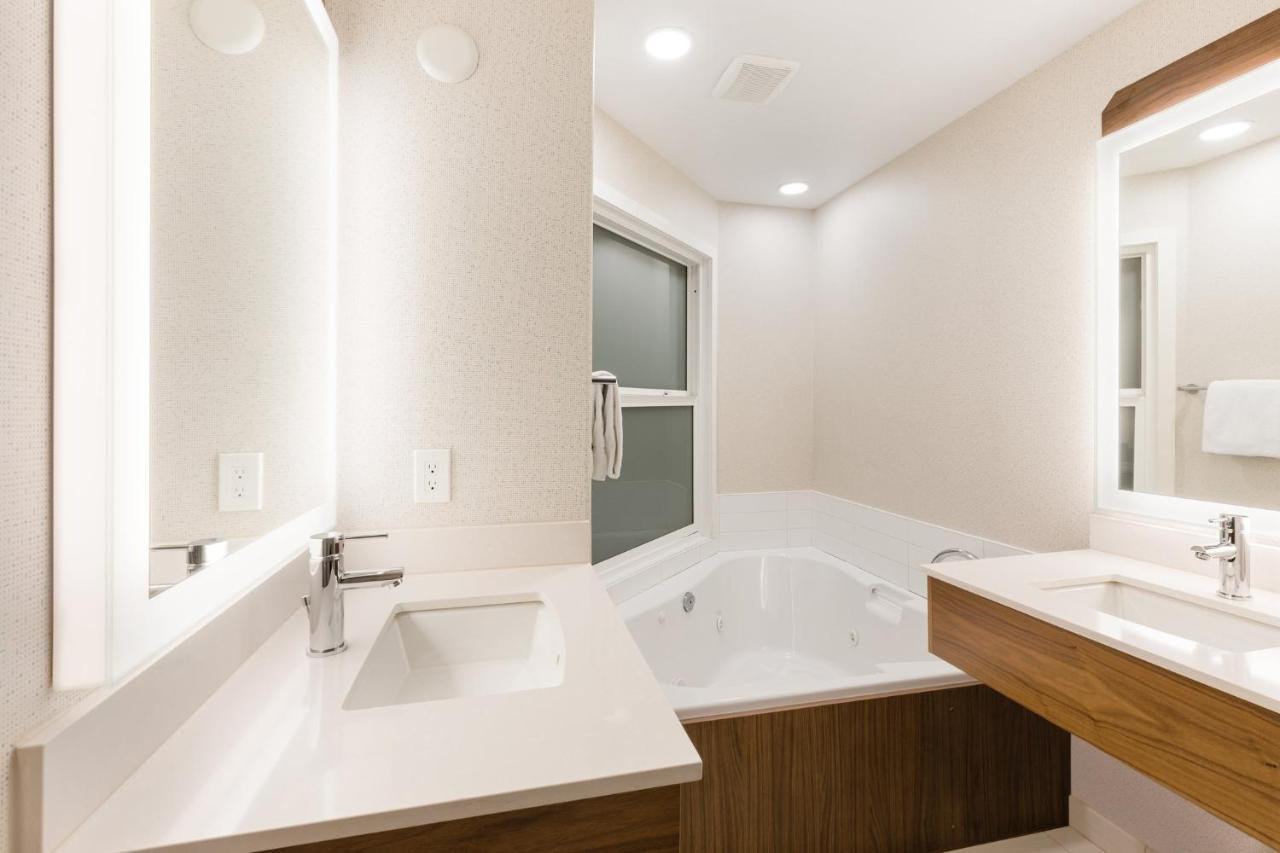 Holiday Inn Express Grande Prairie By Ihg Ngoại thất bức ảnh