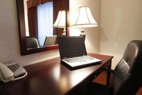 Holiday Inn Express Grande Prairie By Ihg Ngoại thất bức ảnh