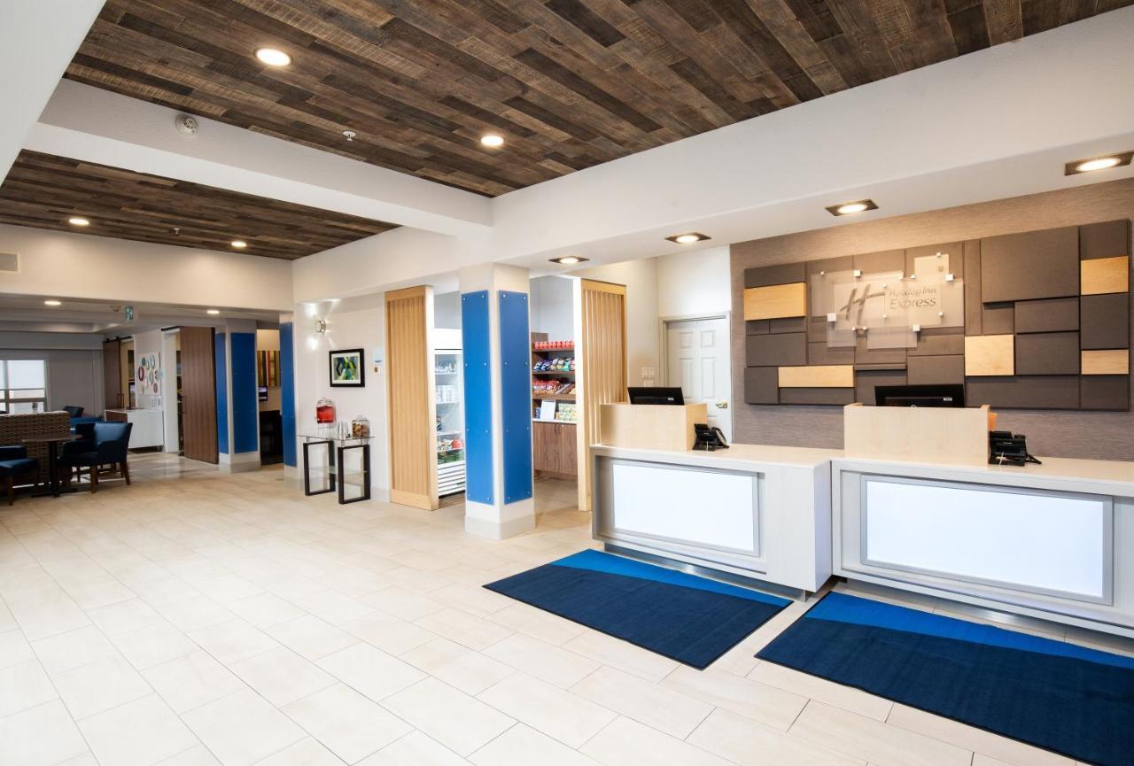 Holiday Inn Express Grande Prairie By Ihg Ngoại thất bức ảnh