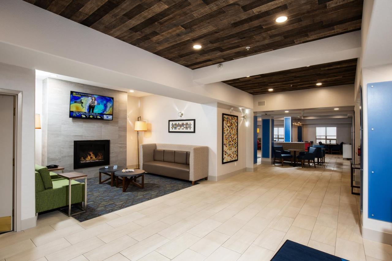 Holiday Inn Express Grande Prairie By Ihg Ngoại thất bức ảnh