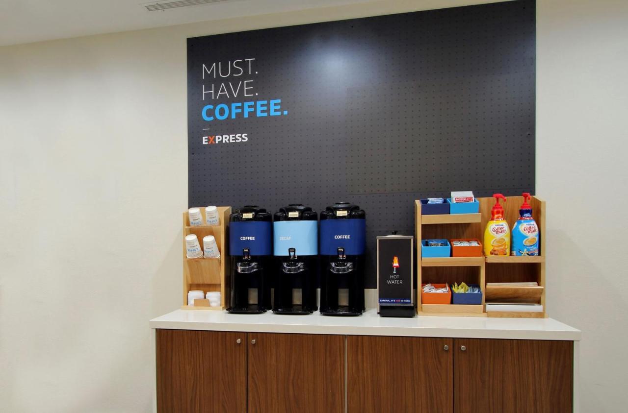 Holiday Inn Express Grande Prairie By Ihg Ngoại thất bức ảnh